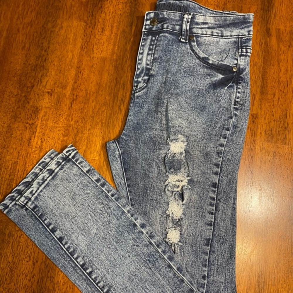 Bamboo distressed‎ stonewashed skinny jeans. 80’s style!!!!